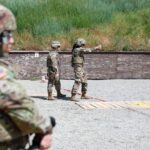 Në poligonin e qitjes në “Bondsteel”, ushtarët amerikanë kryejnë stërvitje