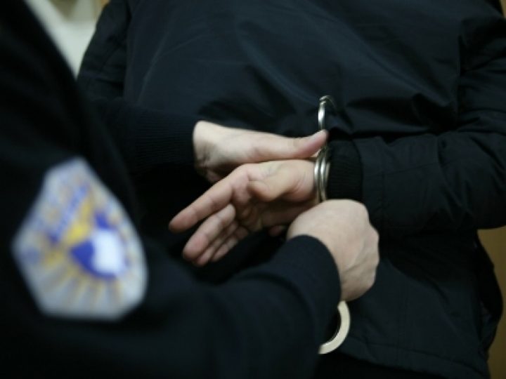Policia arreston një person që po transportonte drogë në Kosovë