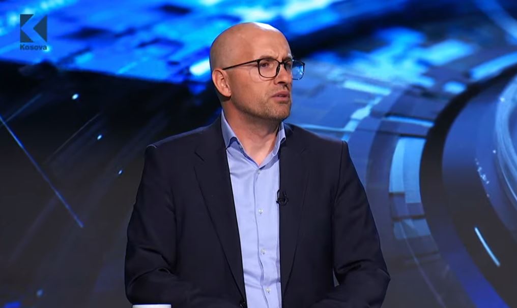 Hasanpapaj: Iu bashkova Osmanit, sepse Kosovës i duhet politikë që nuk denigron (VIDEO)