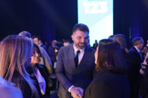 Kërcënimet e Kurti me zgjedhje të reja, Sadiku: Goditje e rëndë për ekonominë dhe shtetin