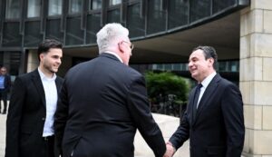Kryeministri në detyrë i Kosovës u prit në parlamentin e Nordrhein-Westfalen