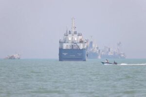 Irani: Për 60 ditë anijet s’do të paguajnë tarifa për të kaluar nëpër Ngushticën e Hormuzit