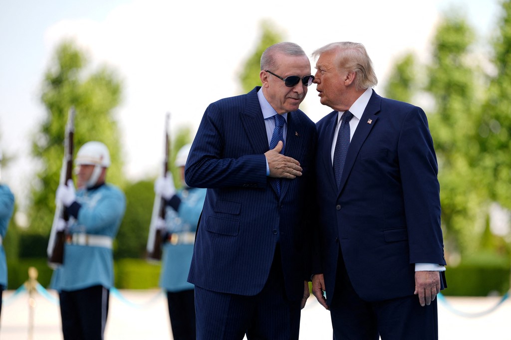 Samiti i NATO-s, përfundon darka e udhëheqësve