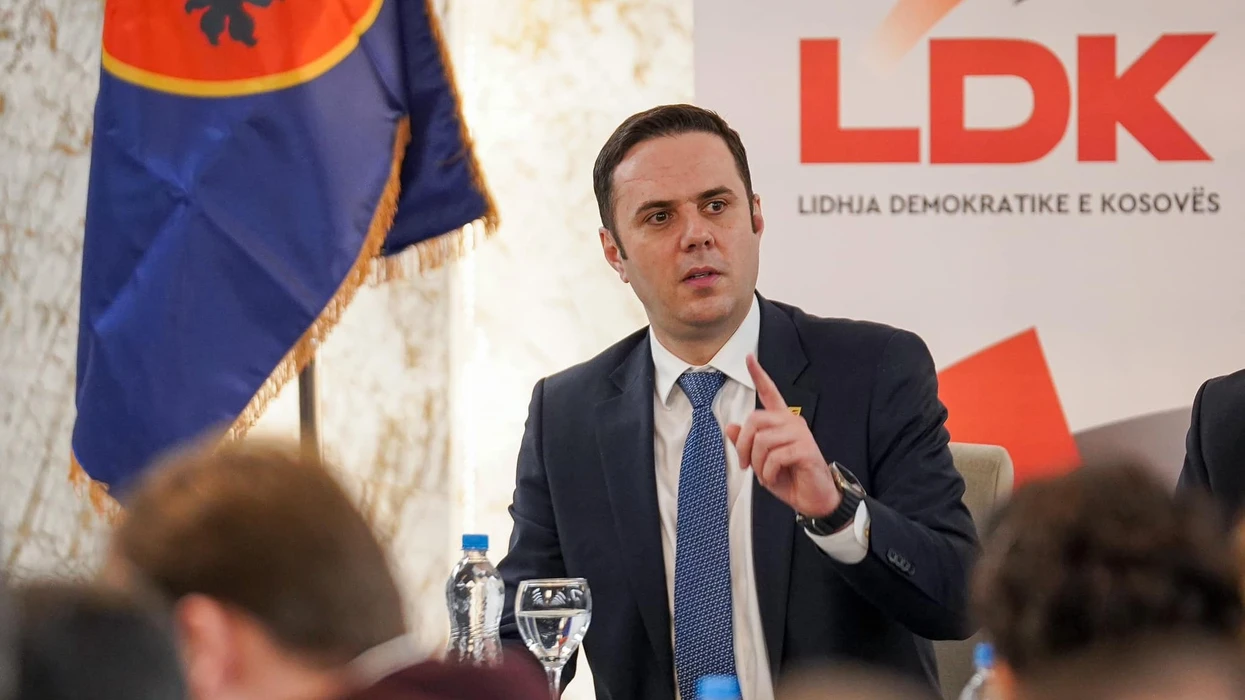 Abdixhiku: Lakmia për karrige mund ta dëmtojë partinë dhe ta çojë Kosovën drejt zgjedhjeve të reja