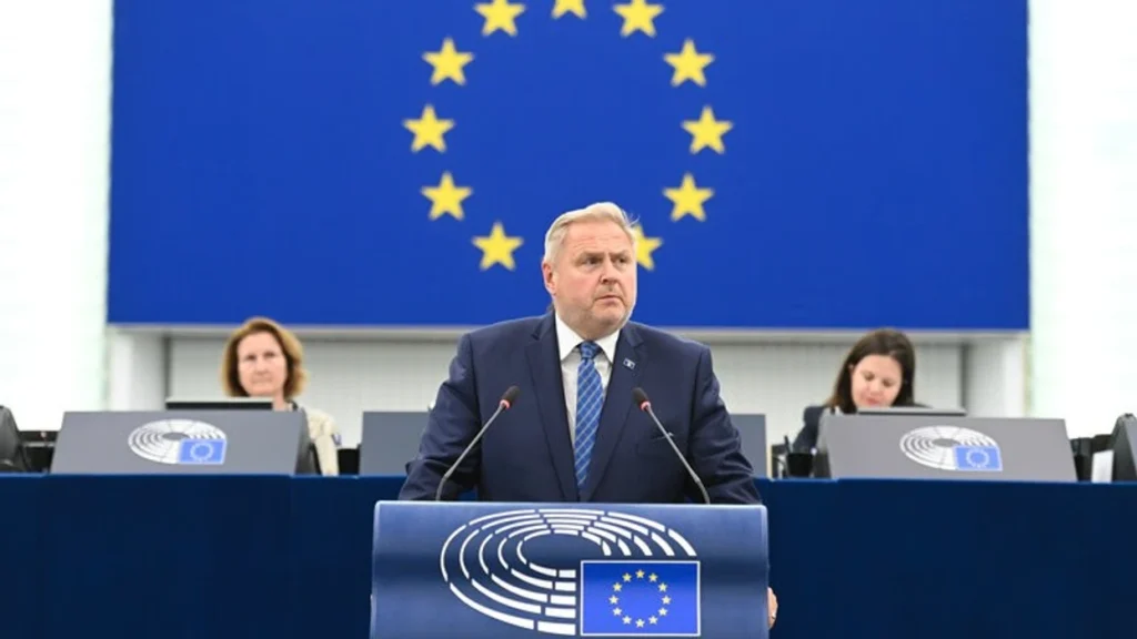 “E turpshme”, raportuesi i PE-së i reagon ashpër Paunoviqit