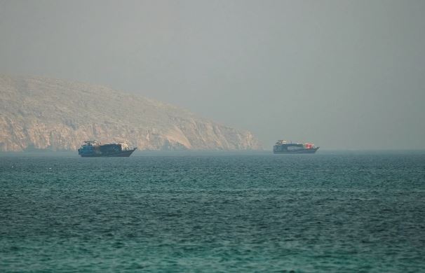 Bie trafiku detar në Ngushticën e Hormuzit pas përshkallëzimit të tensioneve ShBA-Iran