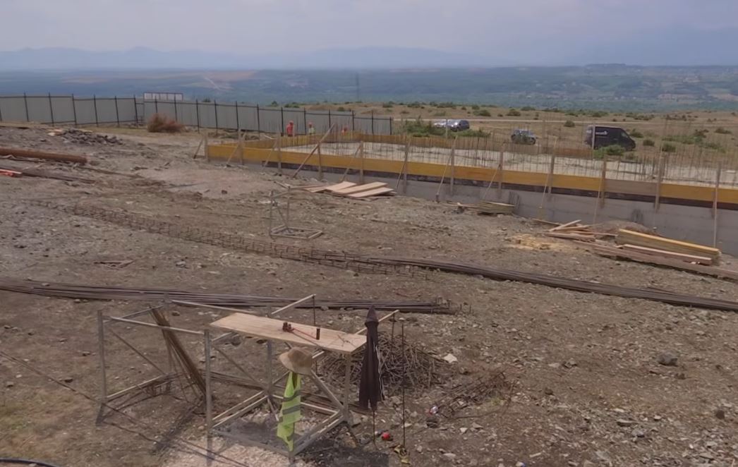 Panelet solare në Kramovik: Ndërtimi nis 2 muaj pas afatit për përurim (VIDEO)